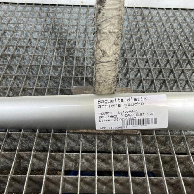 Baguette d'aile arrière gauche PEUGEOT 206 Photo n°1