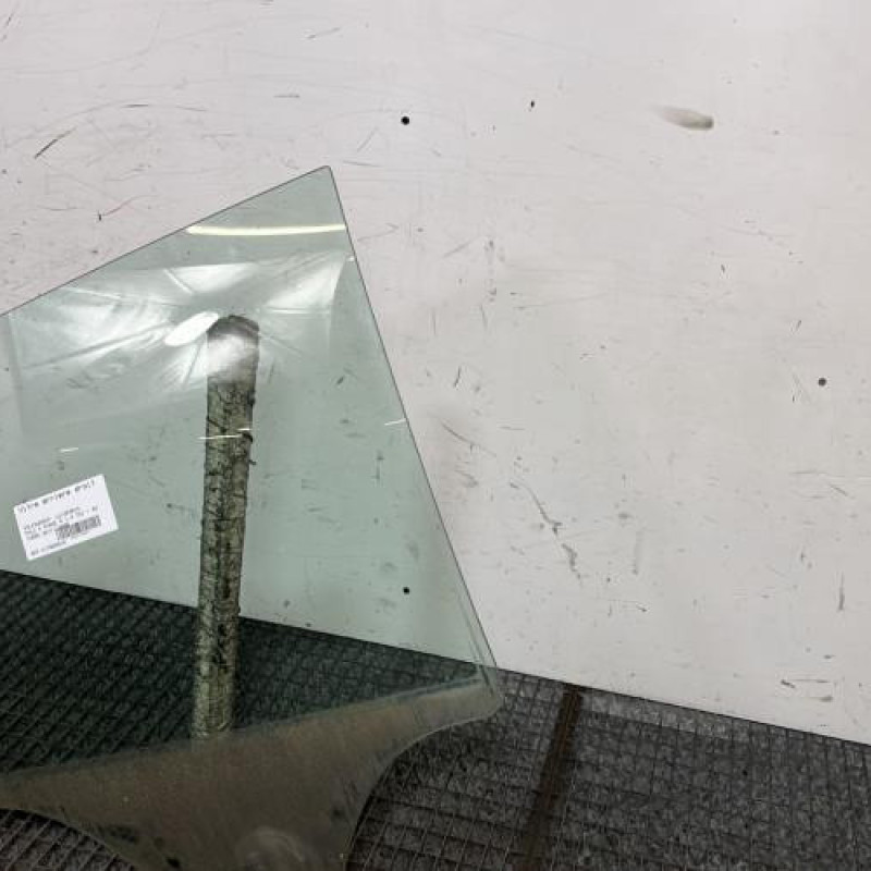 Vitre arriere droit VOLKSWAGEN POLO 4 Photo n°3