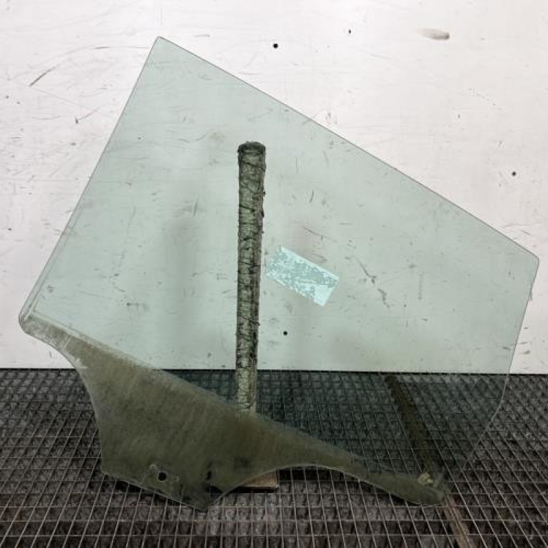 Vitre arriere droit VOLKSWAGEN POLO 4 Photo n°4