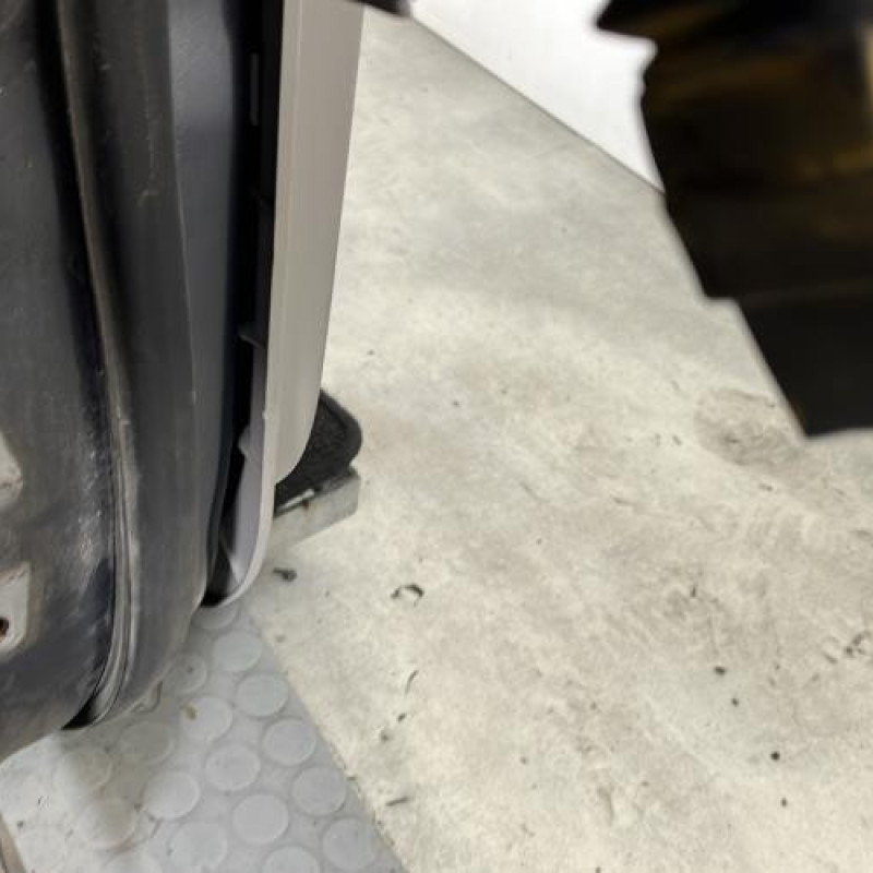 Porte arriere droit MITSUBISHI GRANDIS Photo n°6