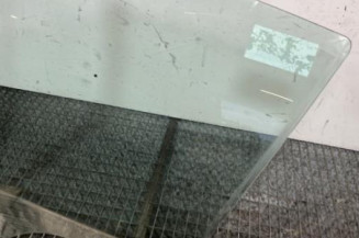 Vitre avant gauche NISSAN MICRA 3