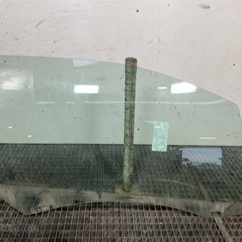 Vitre avant droit PEUGEOT 208 1 Photo n°1