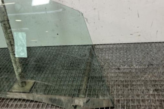 Vitre avant droit PEUGEOT 208 1