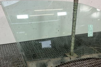 Vitre avant droit PEUGEOT 208 1