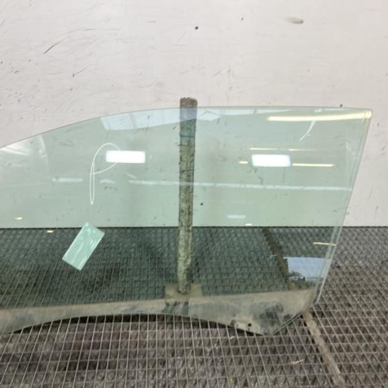 Vitre avant gauche PEUGEOT 208 1 Photo n°1