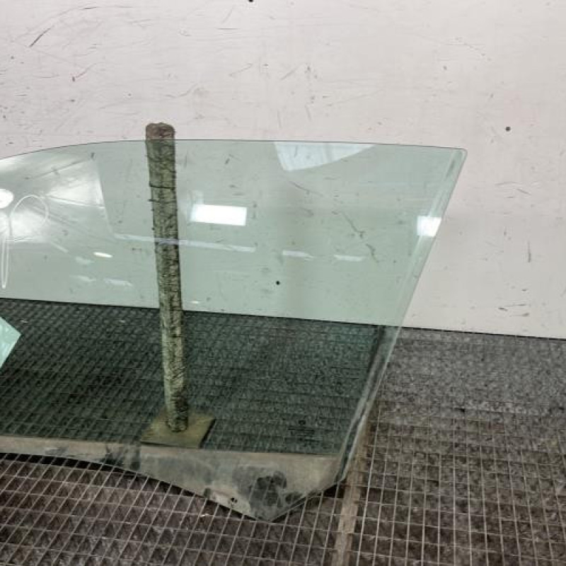 Vitre avant gauche PEUGEOT 208 1 Photo n°3