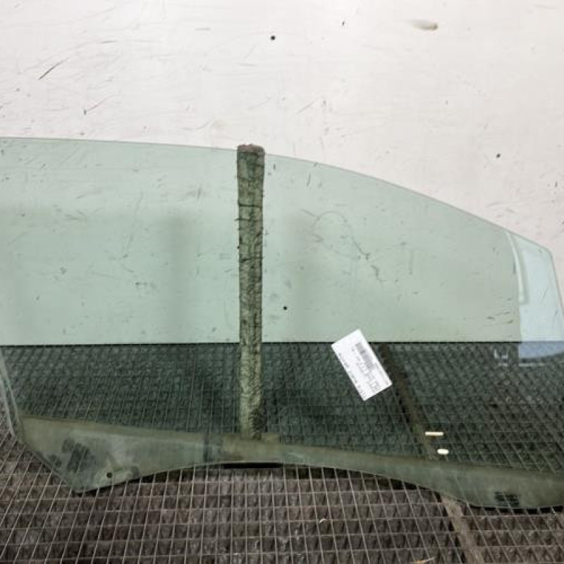 Vitre avant gauche PEUGEOT 208 1 Photo n°4