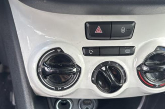 Vitre avant gauche PEUGEOT 208 1