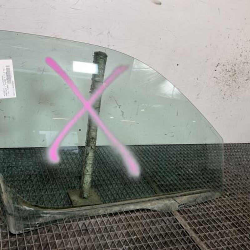 Vitre avant droit PEUGEOT PARTNER 1 Photo n°3