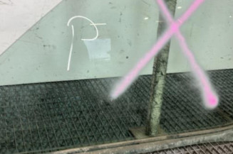 Vitre avant gauche PEUGEOT PARTNER 1