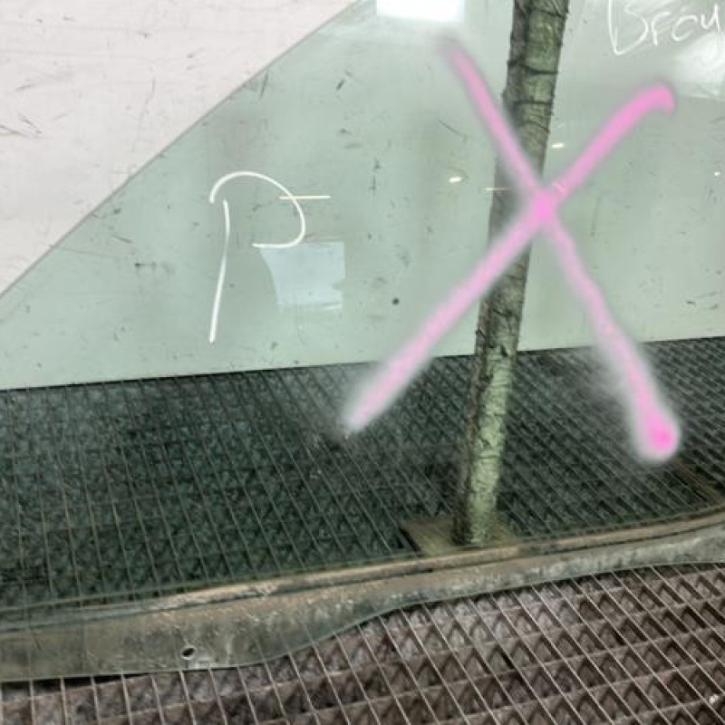 Vitre avant gauche PEUGEOT PARTNER 1 Photo n°2