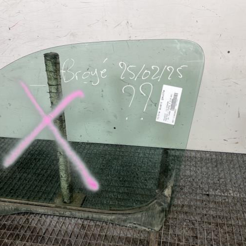 Vitre avant gauche PEUGEOT PARTNER 1 Photo n°3