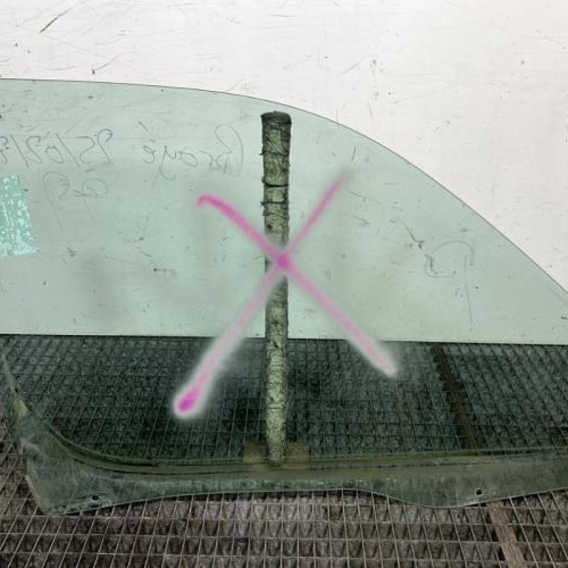 Vitre avant gauche PEUGEOT PARTNER 1 Photo n°4