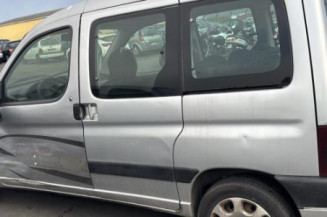 Vitre avant gauche PEUGEOT PARTNER 1