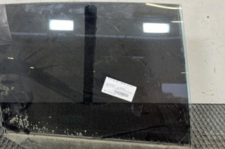 Vitre arriere droit VOLKSWAGEN GOLF 5 Photo n°1