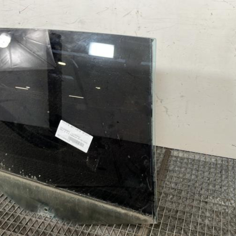 Vitre arriere droit VOLKSWAGEN GOLF 5 Photo n°3