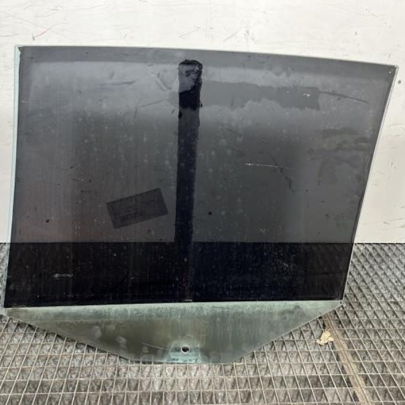 Vitre arriere droit VOLKSWAGEN GOLF 5 Photo n°4