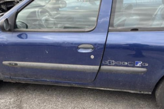 Custode arriere droit RENAULT CLIO 2