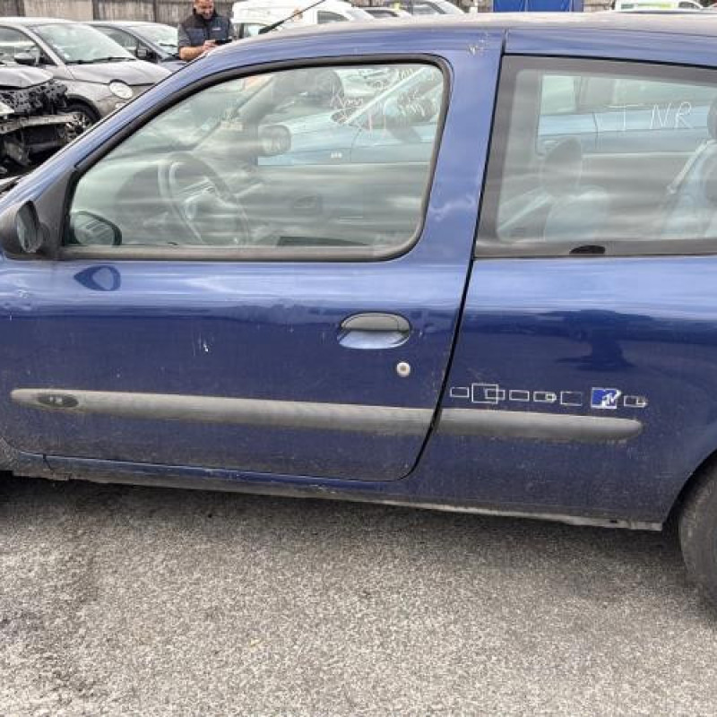 Custode arriere droit RENAULT CLIO 2 Photo n°10
