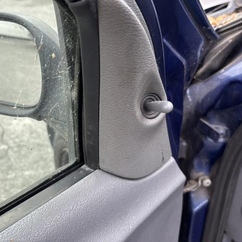 Custode arriere droit RENAULT CLIO 2 Photo n°15