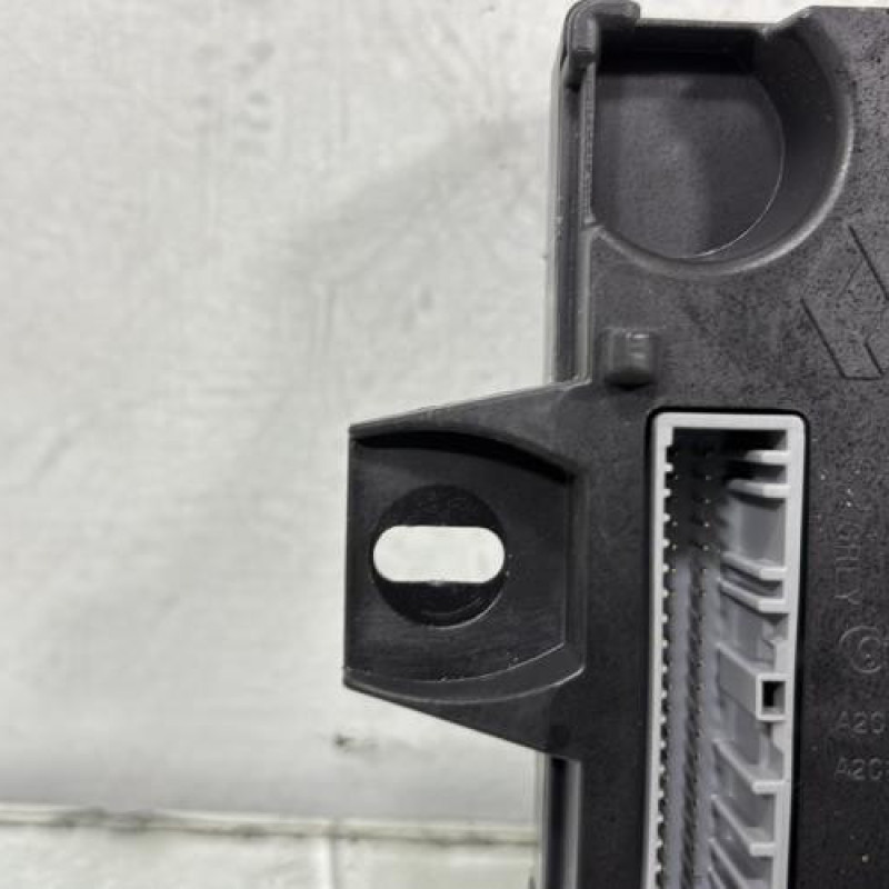 Boitier UCH RENAULT CLIO 4 Photo n°3