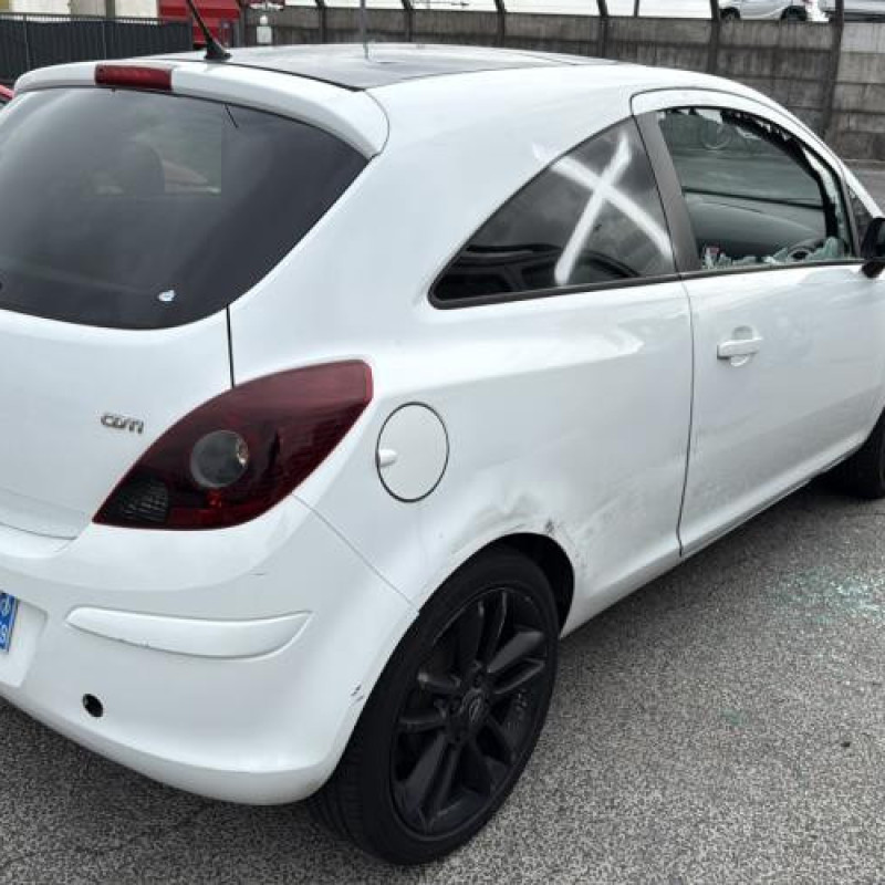 Custode arriere droit OPEL CORSA D Photo n°7