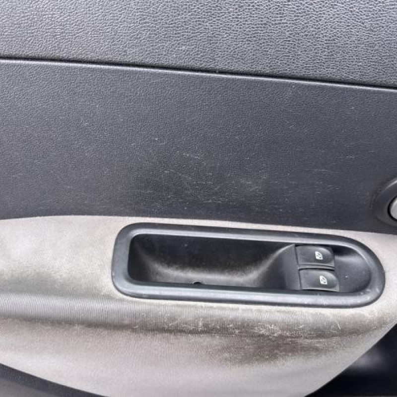 Boitier filtre a air RENAULT CLIO 3 Photo n°18