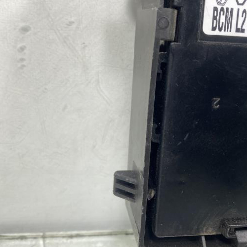 Boitier UCH RENAULT CLIO 3 Photo n°4