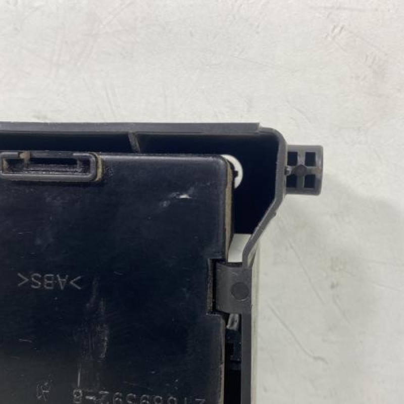 Boitier UCH RENAULT CLIO 3 Photo n°5