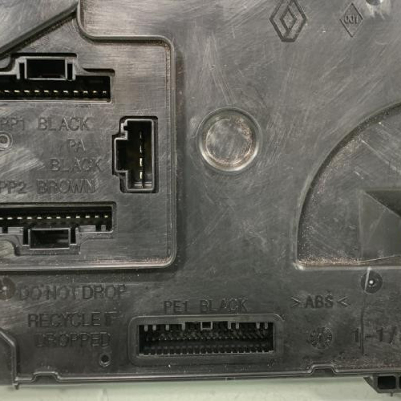 Boitier BSI RENAULT LAGUNA 3 Photo n°8