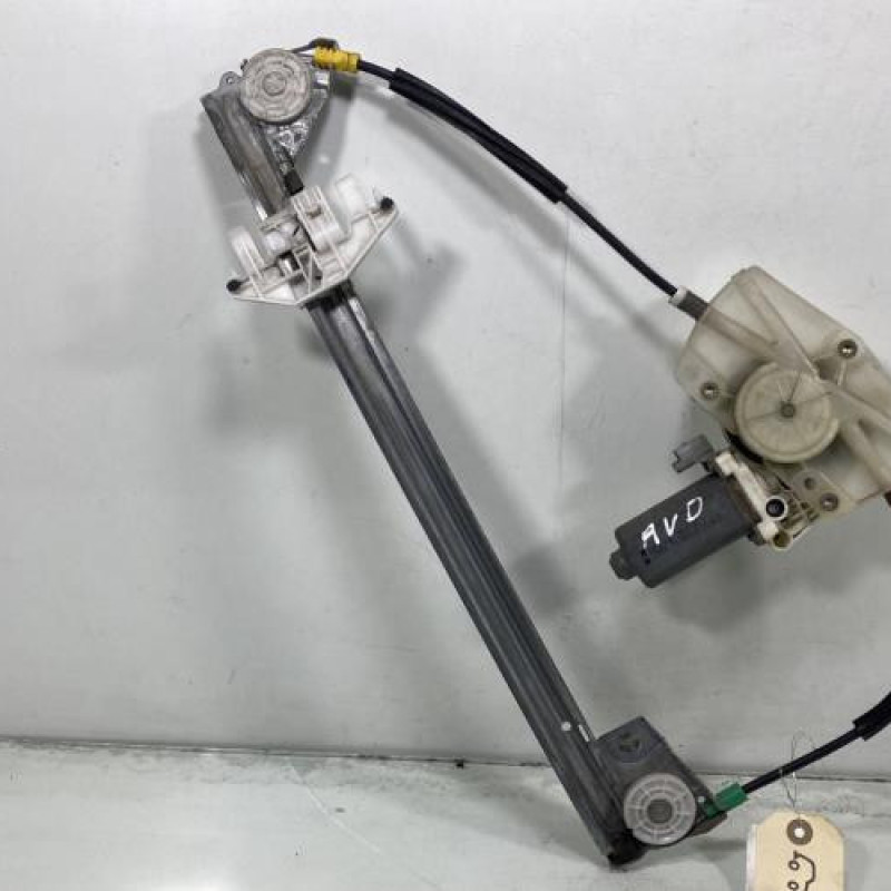 Leve vitre electrique avant droit PEUGEOT 406 Photo n°1