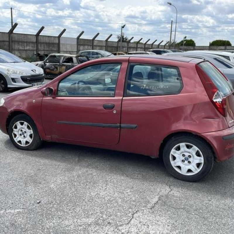 Capot FIAT PUNTO 2 Photo n°17