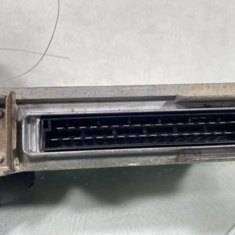 Calculateur moteur RENAULT TWINGO 1 Photo n°4