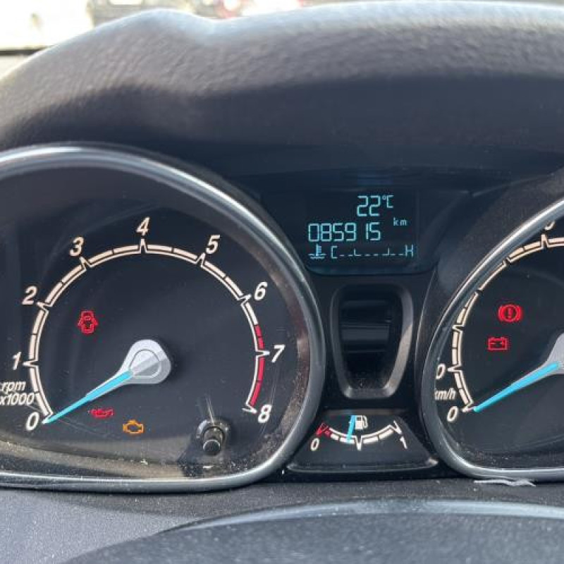 Bouton de warning FORD FIESTA 6 Photo n°20