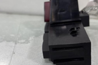 Bouton de warning OPEL CORSA D