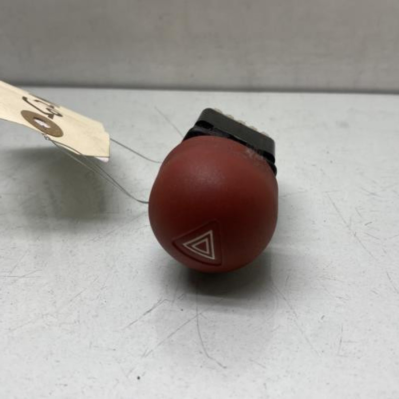 Bouton de warning RENAULT TWINGO 1 Photo n°1