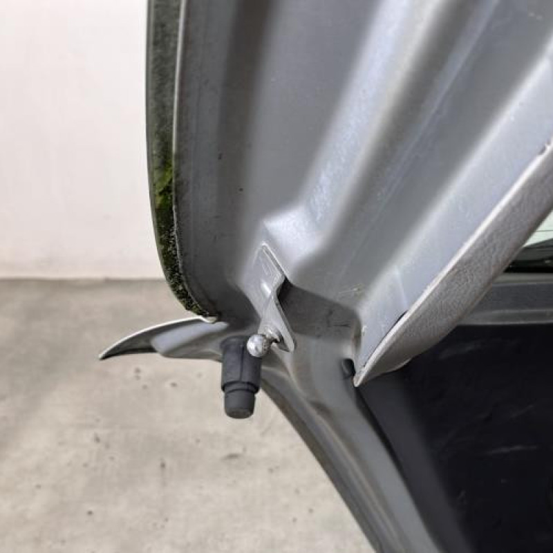 Malle/Hayon arriere PEUGEOT 207 Photo n°8