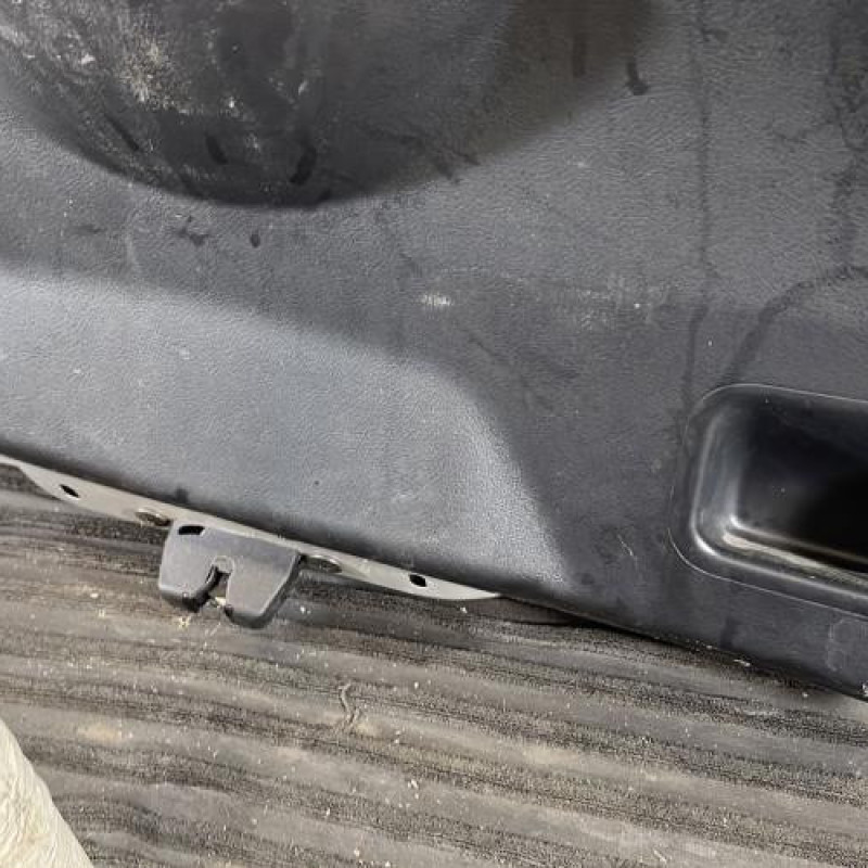 Malle/Hayon arriere PEUGEOT 207 Photo n°10