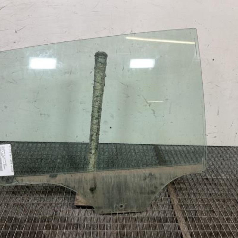 Vitre arriere droit VOLKSWAGEN POLO 4 Photo n°1