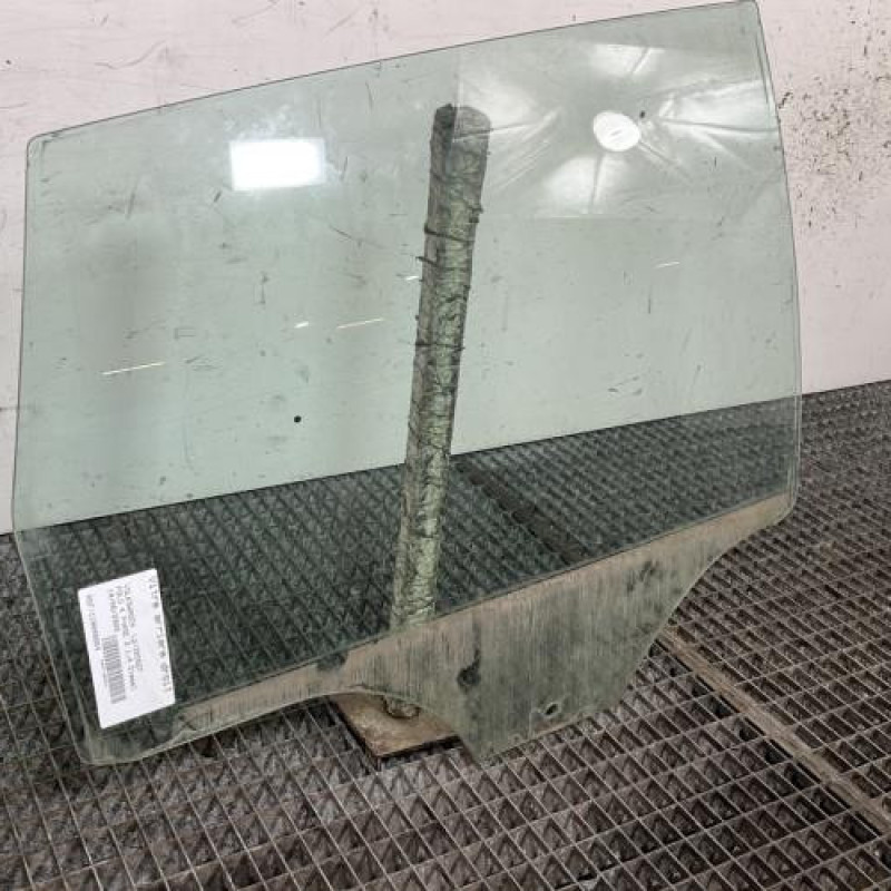 Vitre arriere droit VOLKSWAGEN POLO 4 Photo n°3