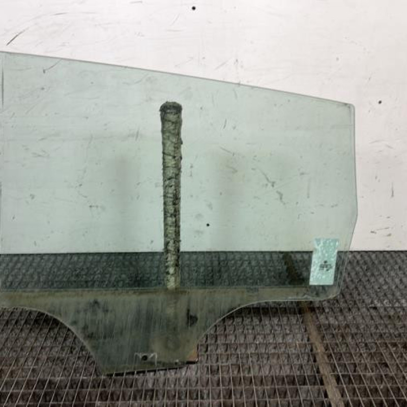 Vitre arriere droit VOLKSWAGEN POLO 4 Photo n°4