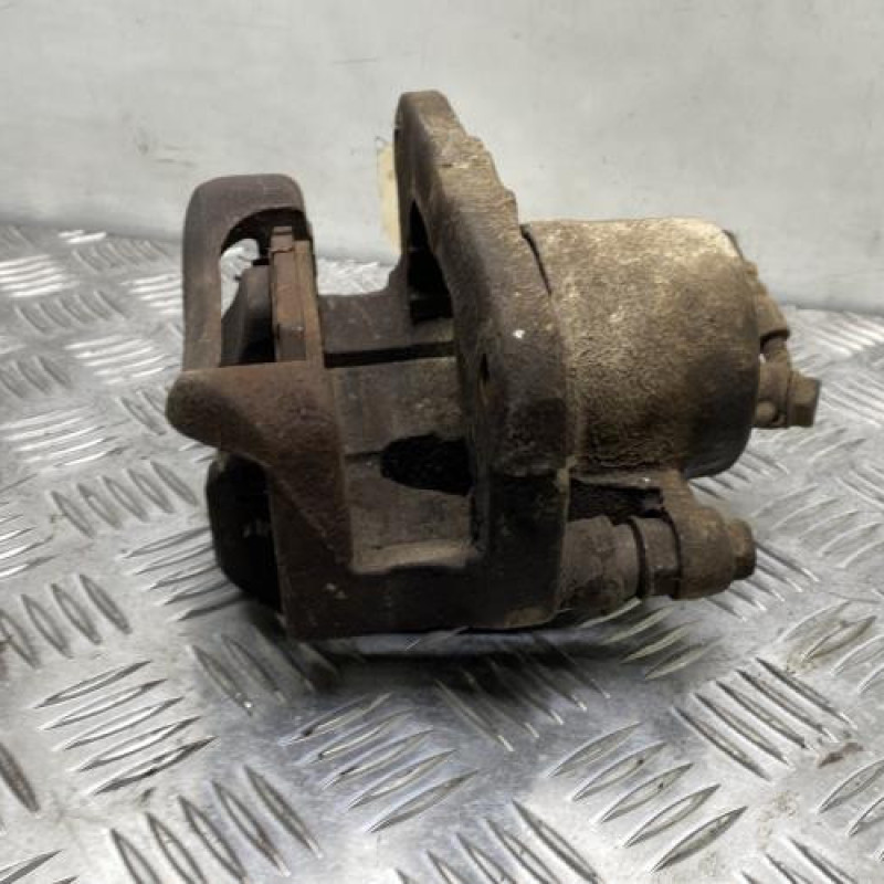 Etrier avant gauche (freinage) TOYOTA RAV4 2 Photo n°4