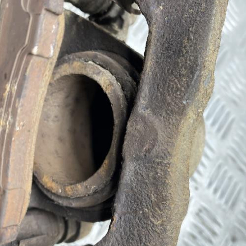 Etrier avant gauche (freinage) TOYOTA RAV4 2 Photo n°6