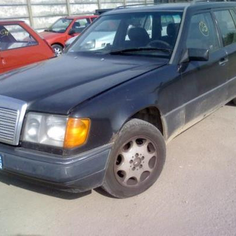 Capot MERCEDES 250 T124 Photo n°1