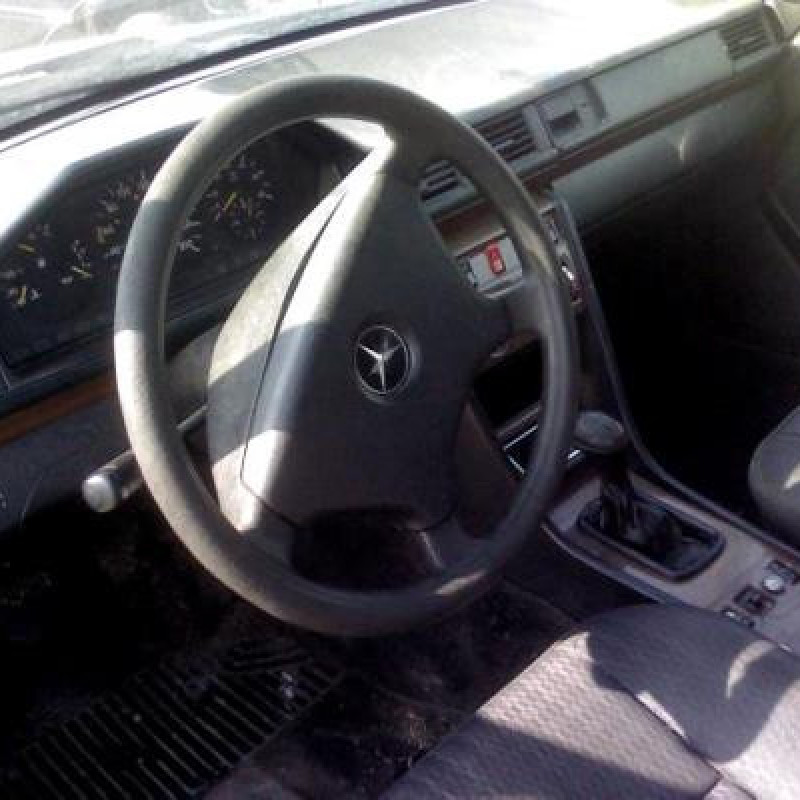 Capot MERCEDES 250 T124 Photo n°5