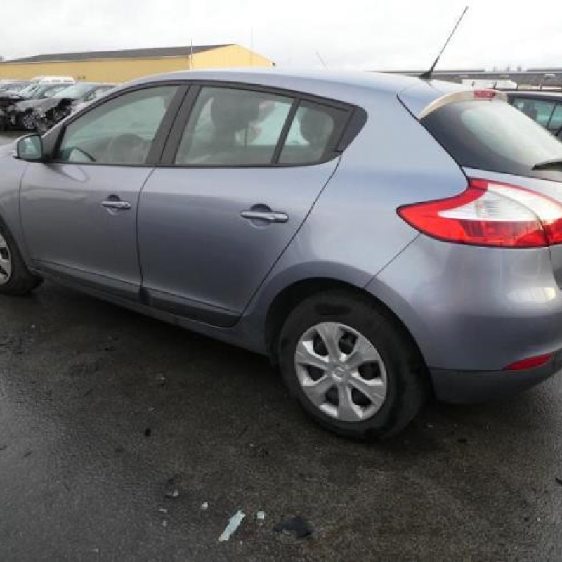 Malle/Hayon arriere RENAULT MEGANE 3 Photo n°4