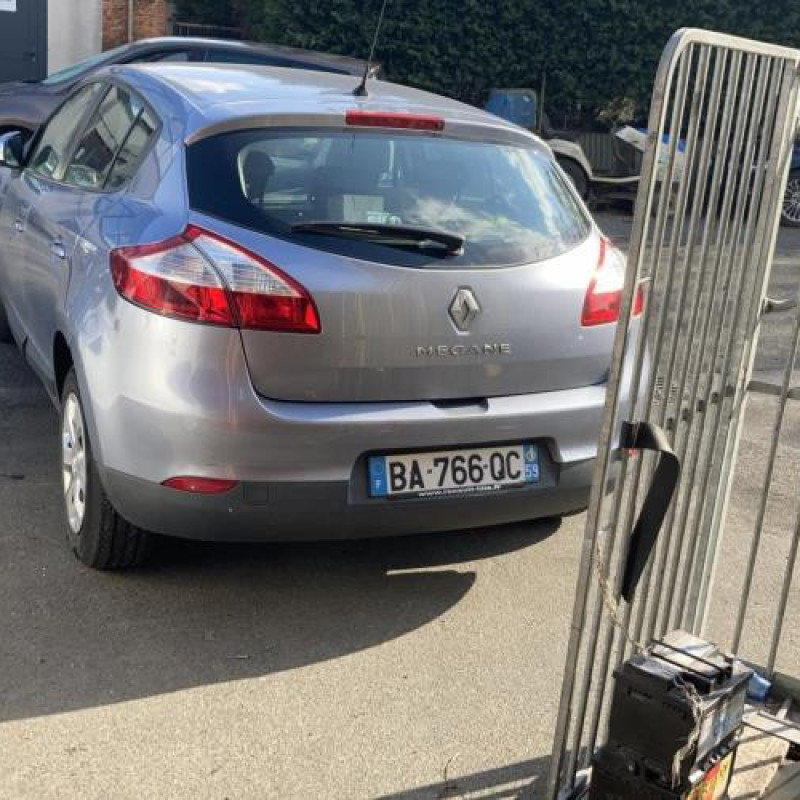 Malle/Hayon arriere RENAULT MEGANE 3 Photo n°8