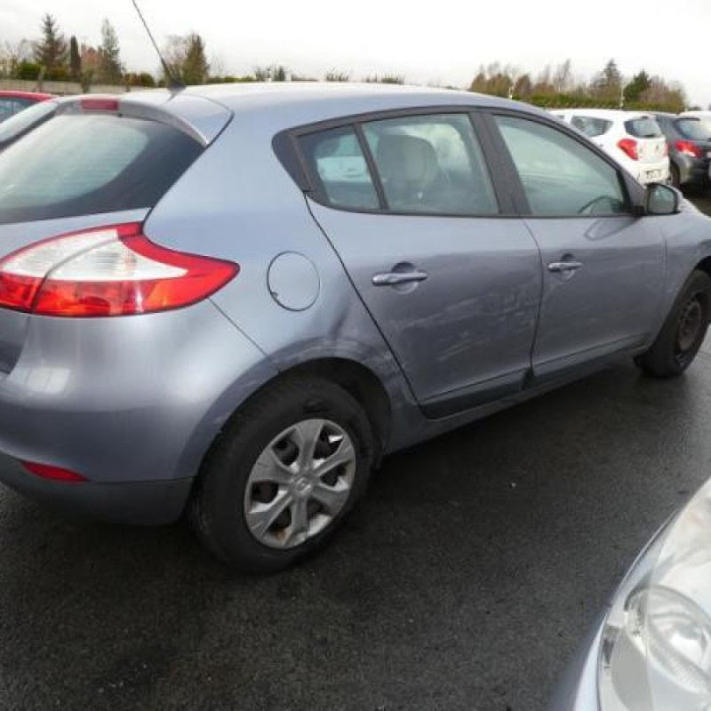 Malle/Hayon arriere RENAULT MEGANE 3 Photo n°9