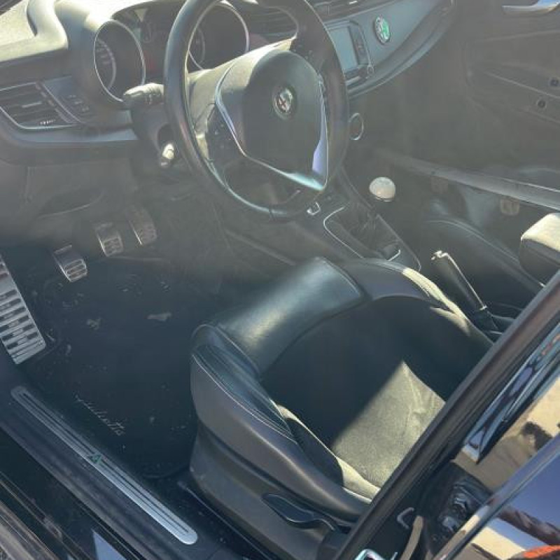 Malle/Hayon arriere ALFA ROMEO GIULIETTA 2 Photo n°12