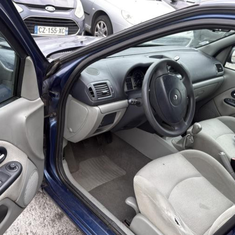 Pare choc arriere RENAULT CLIO 2 Photo n°16